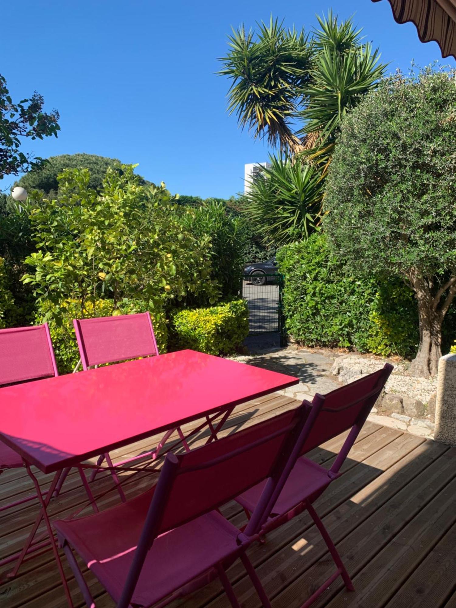Beau T2 Avec Jardin Frejus Plage Luaran gambar